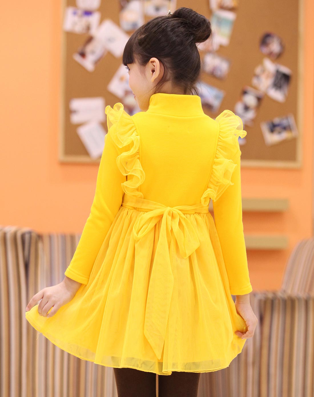 女童黄色连衣裙