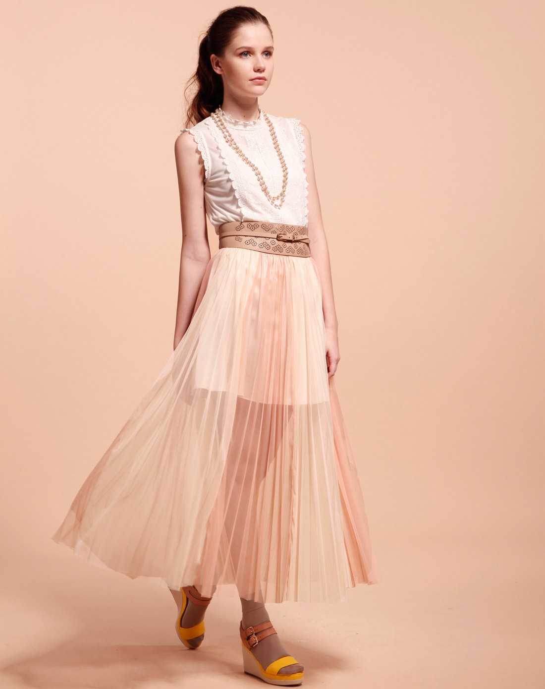 浅豆沙色气质网纱长裙