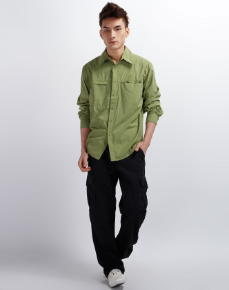 男款军绿色翻领长袖衬衫