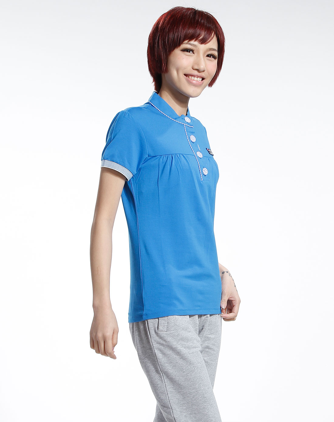 湖蓝色经典短袖上衣