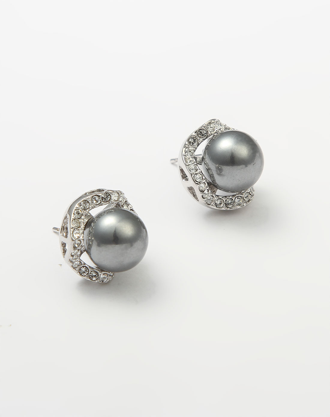 灰色时尚镶珍珠耳环