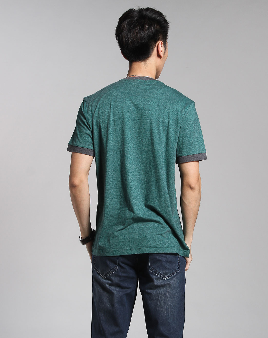 男款深绿色圆领短袖t恤
