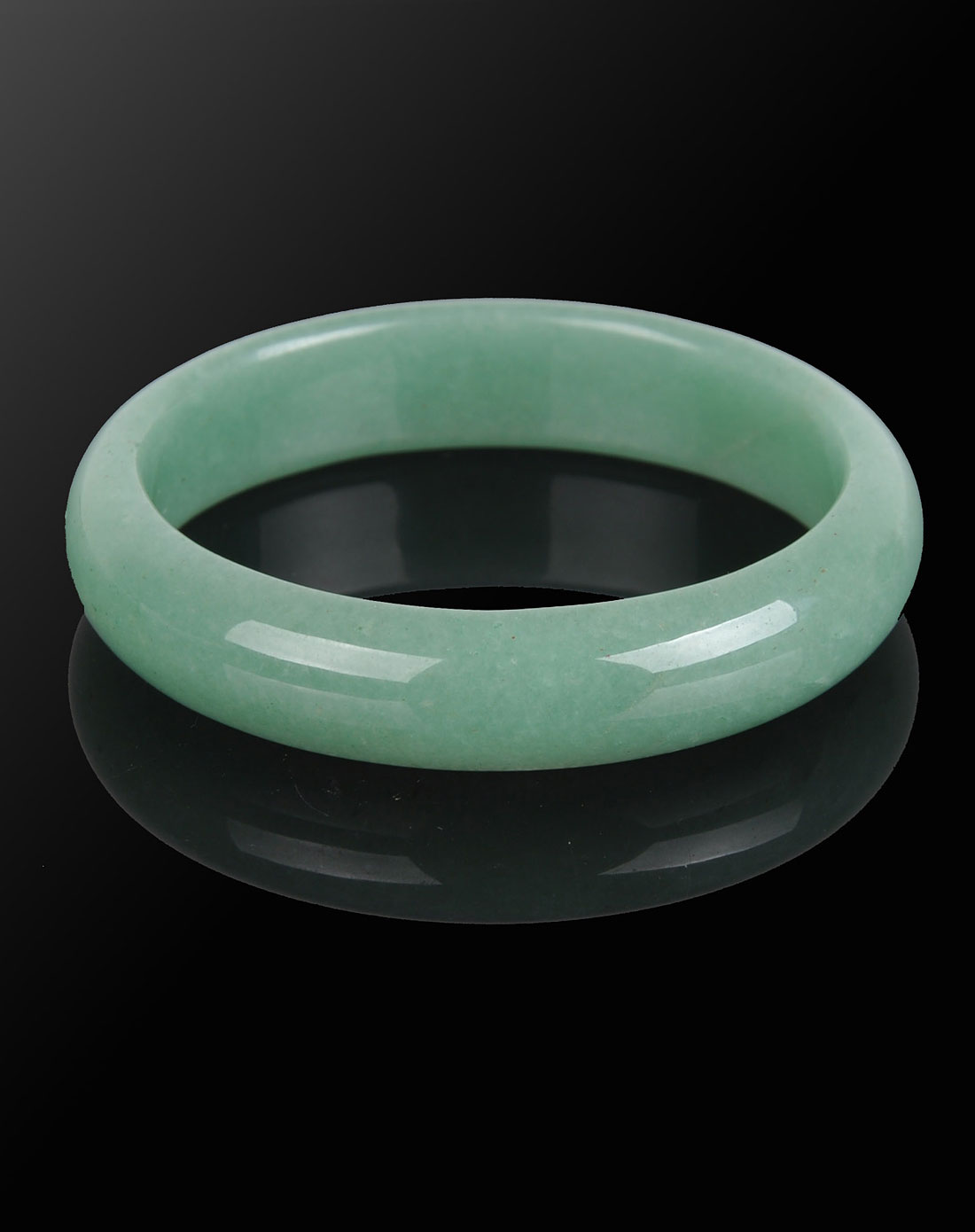 女款绿色东陵玉手镯附鉴定证书