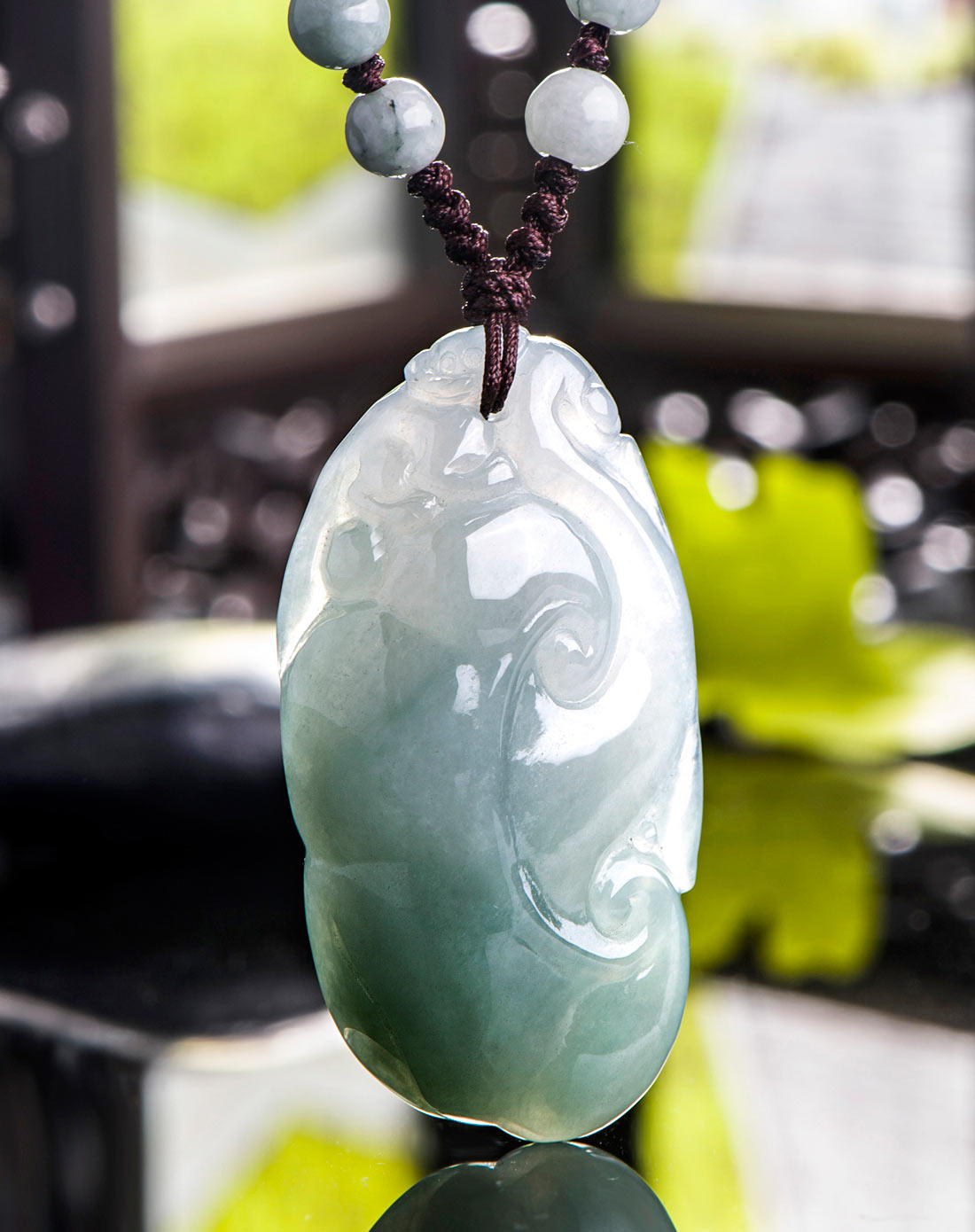 浑厚饱满满色糯种玉如意天然a货翡翠挂件附国检证书