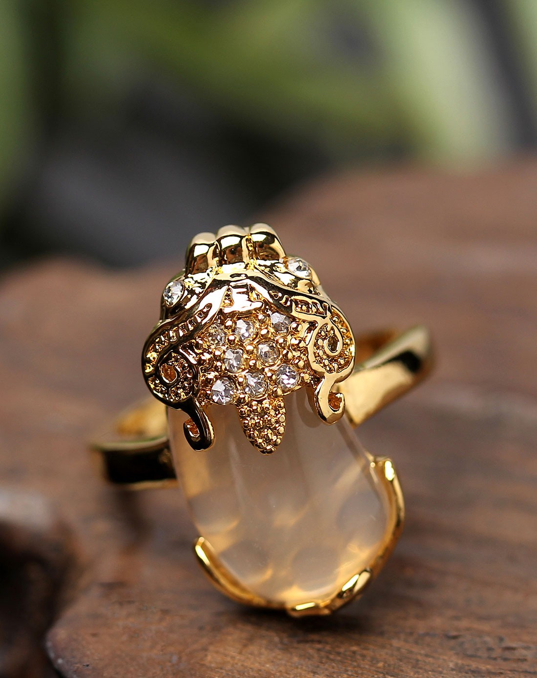 3a级巴西白玉髓祥云镶嵌龙头戒指附证书