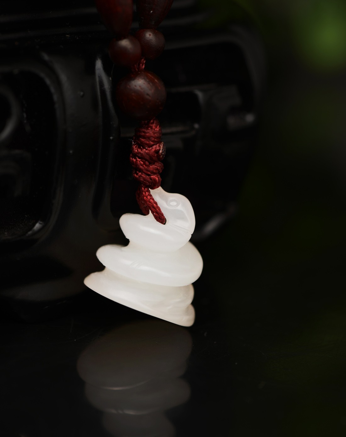 天然和田玉立体雕刻生肖蛇挂件(国家权威证书)