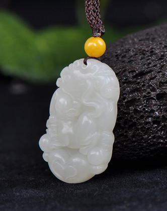 白玉生肖鼠吊坠聪敏乐观富贵如意