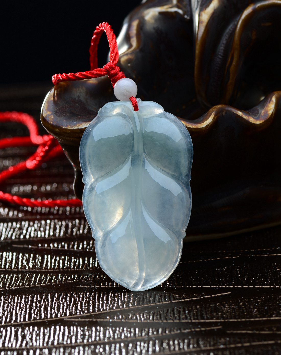 天然精选翡翠冰种飘绿叶子吊坠