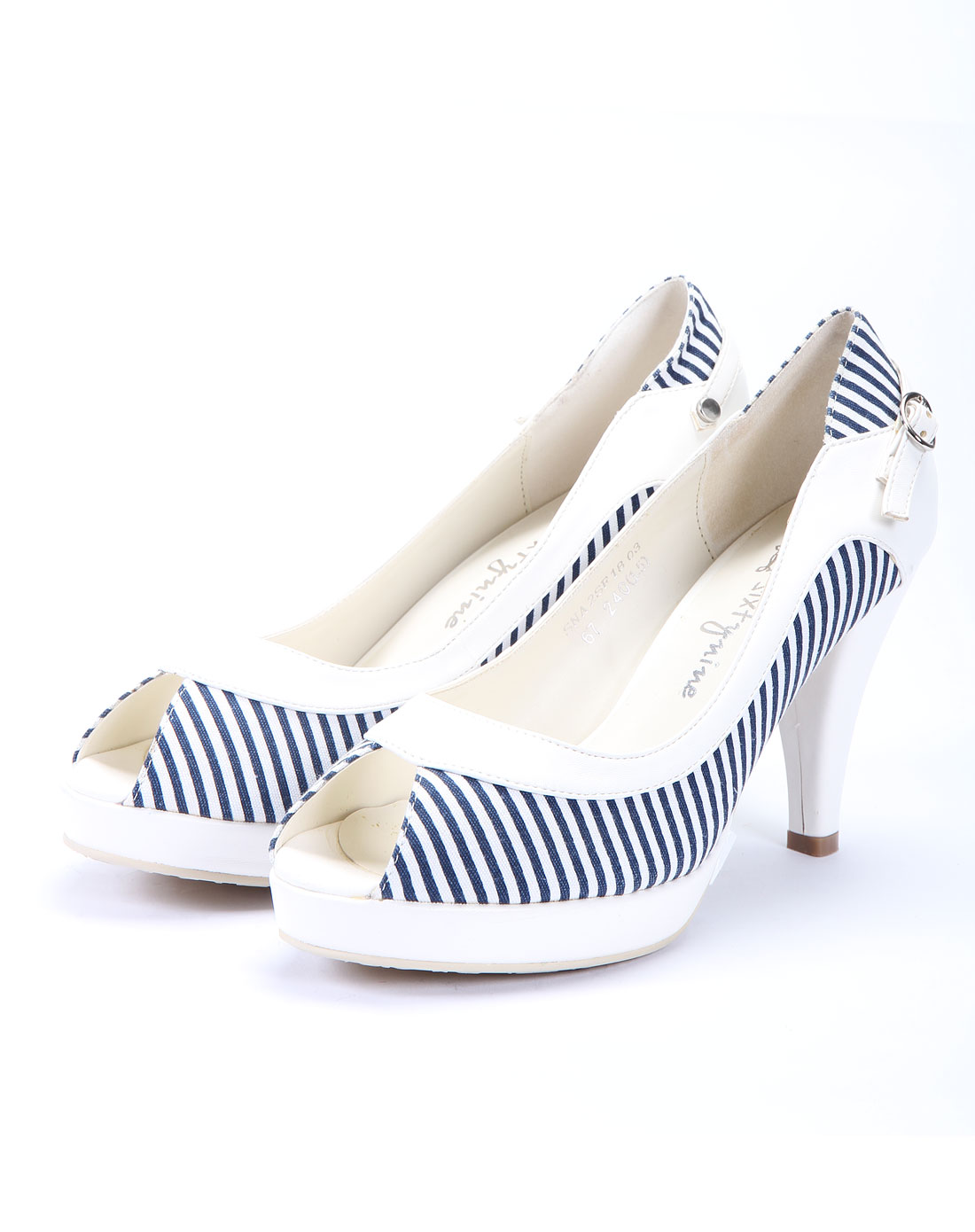 女蓝色条纹布凉鞋