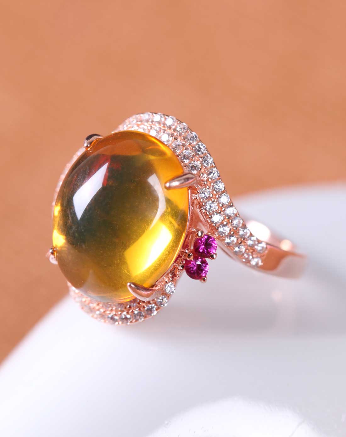 精美炫彩金珀戒指