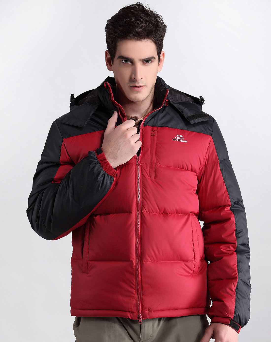 男款红配黑色羽绒服