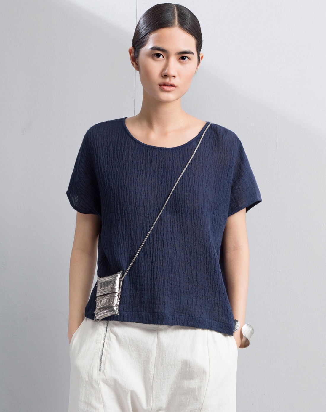 藏蓝连袖褶皱肌理苎麻t恤