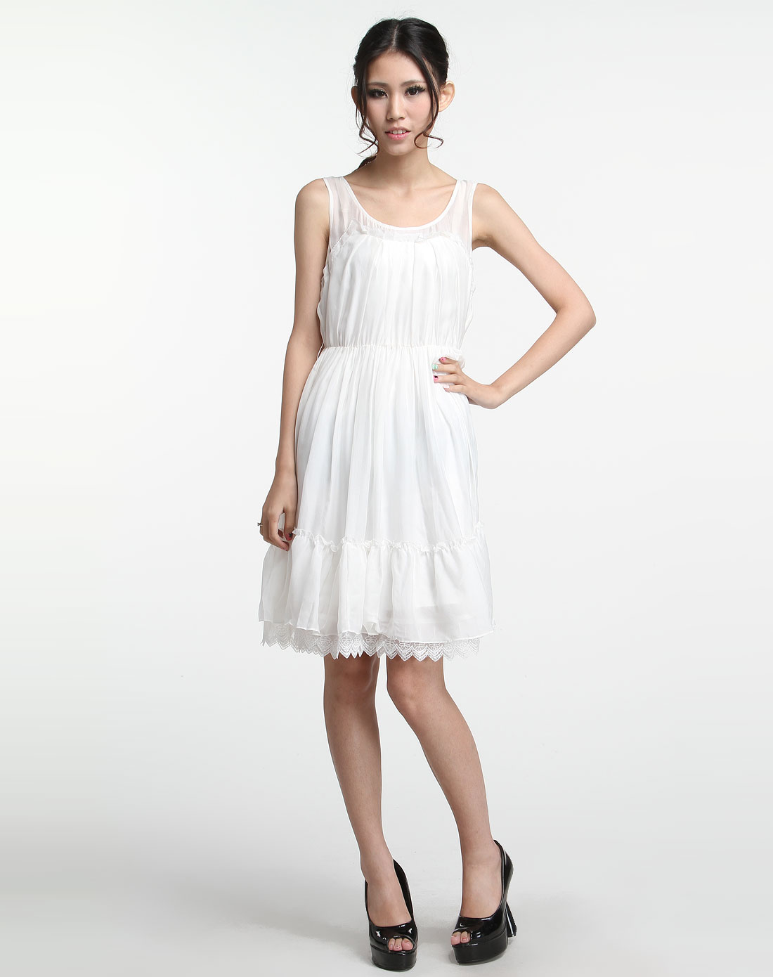 白色真丝无袖连衣裙