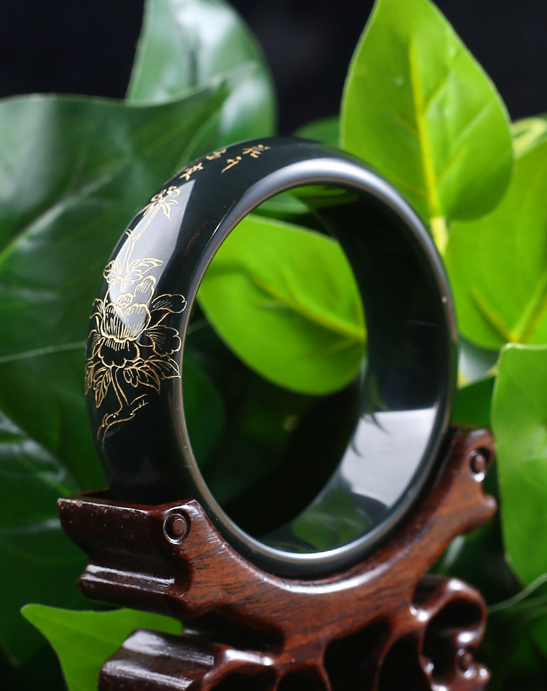 和田墨碧玉精雕花手镯国家权威认证