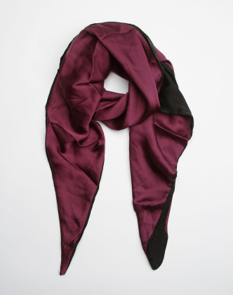 黑色时尚三角丝巾