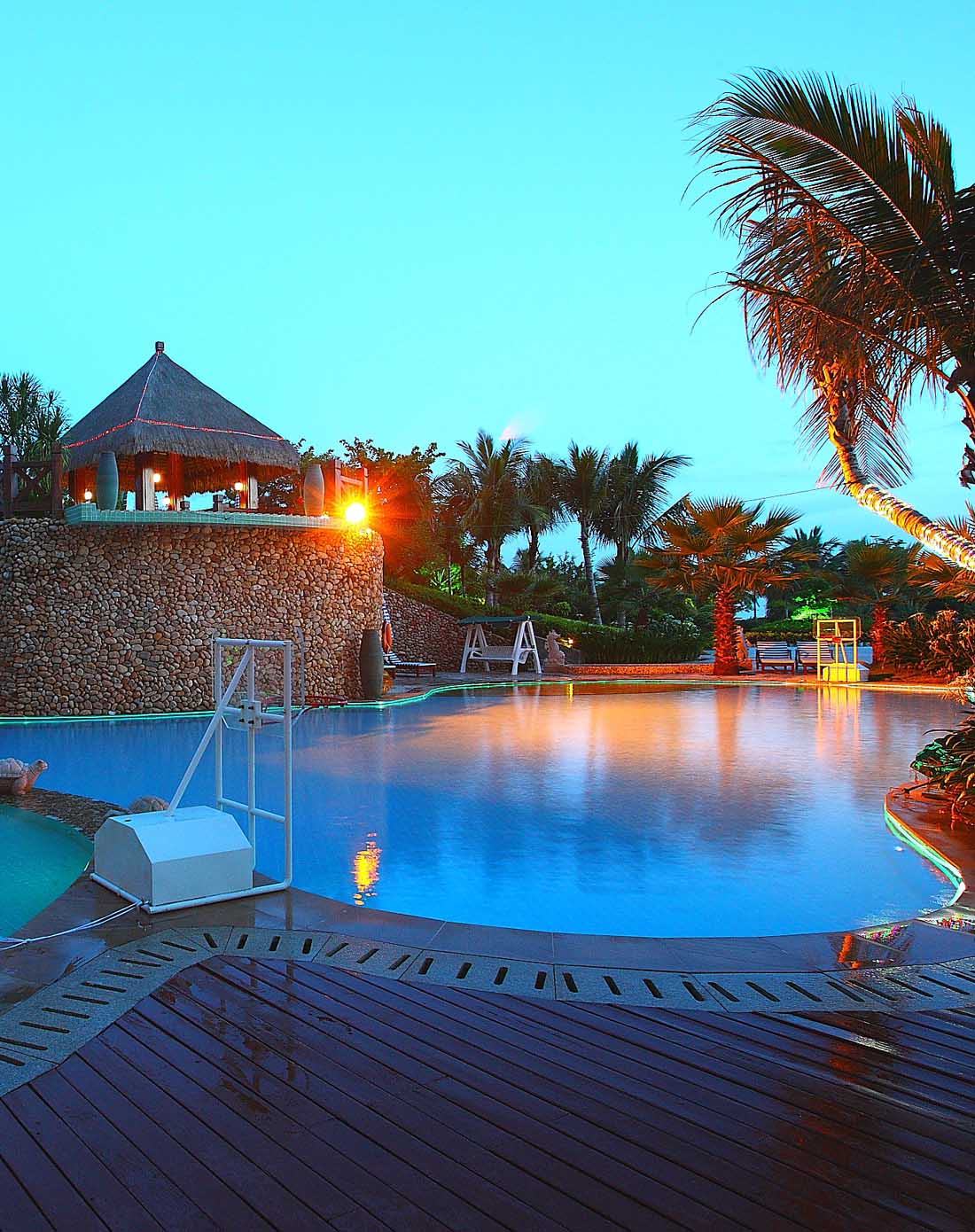 三亚湾阳光大酒店180度海景房双人自助早餐双人自助晚餐双人小鱼温泉3