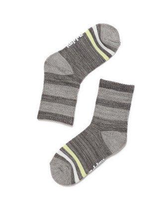 舒适透气女款灰色袜子