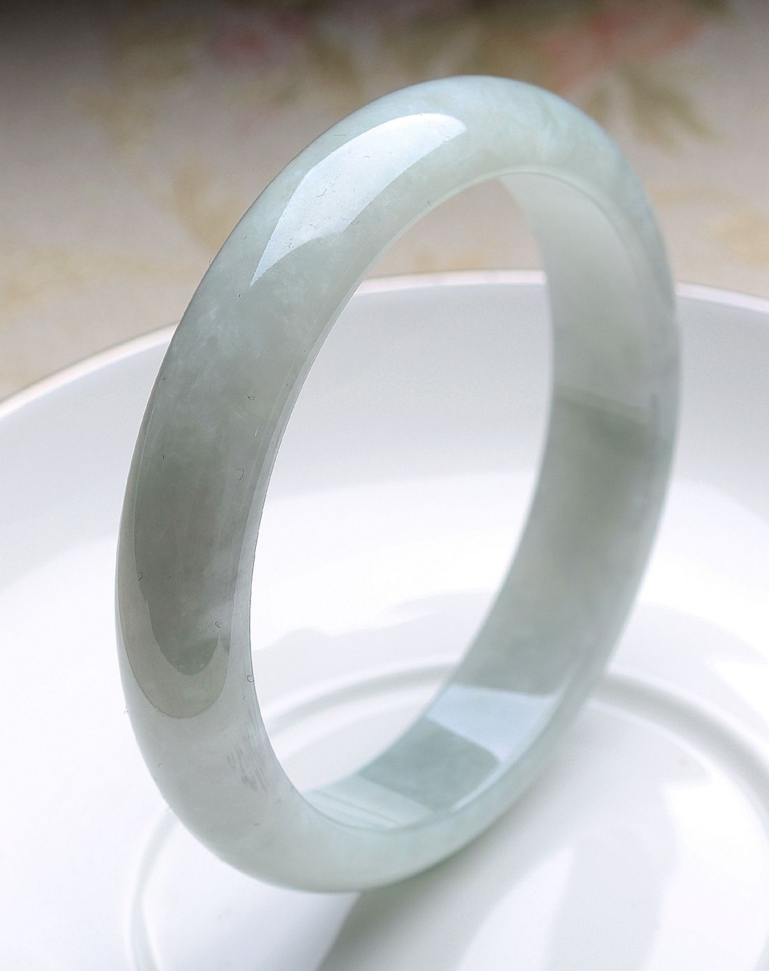 56mm天然a货翡翠冰糯种温润莹白翡翠手镯