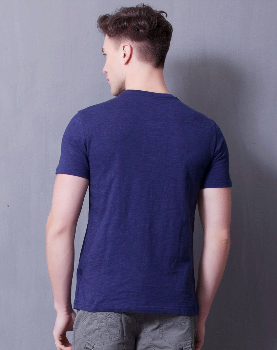 男式深蓝色t恤