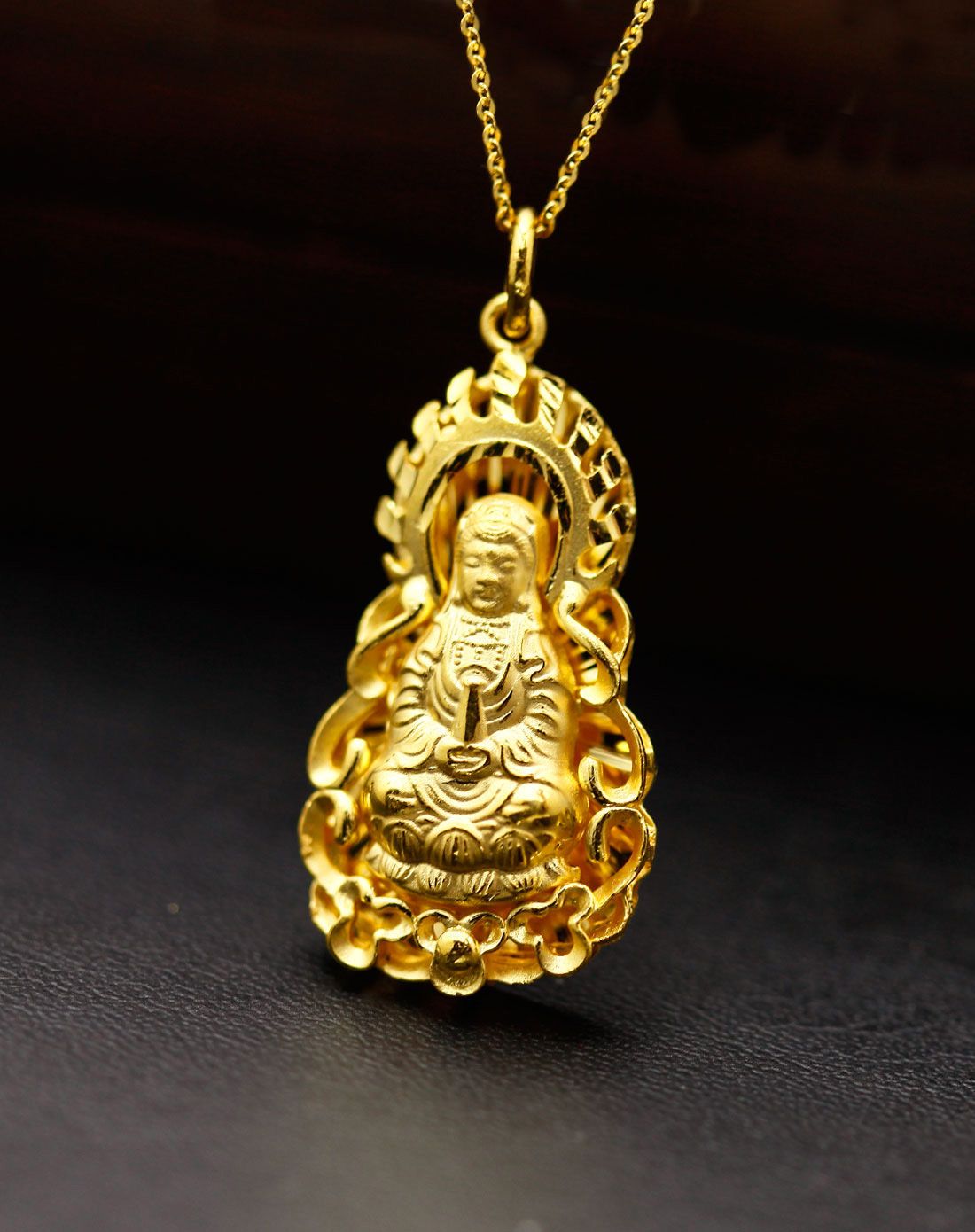 黄金火焰观音吊坠(赠红绳)约9.86克