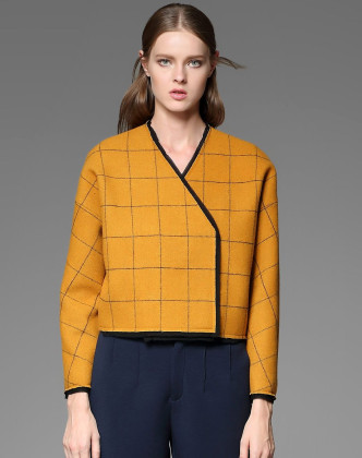 土黄色别致斜开襟格纹长袖毛呢外套