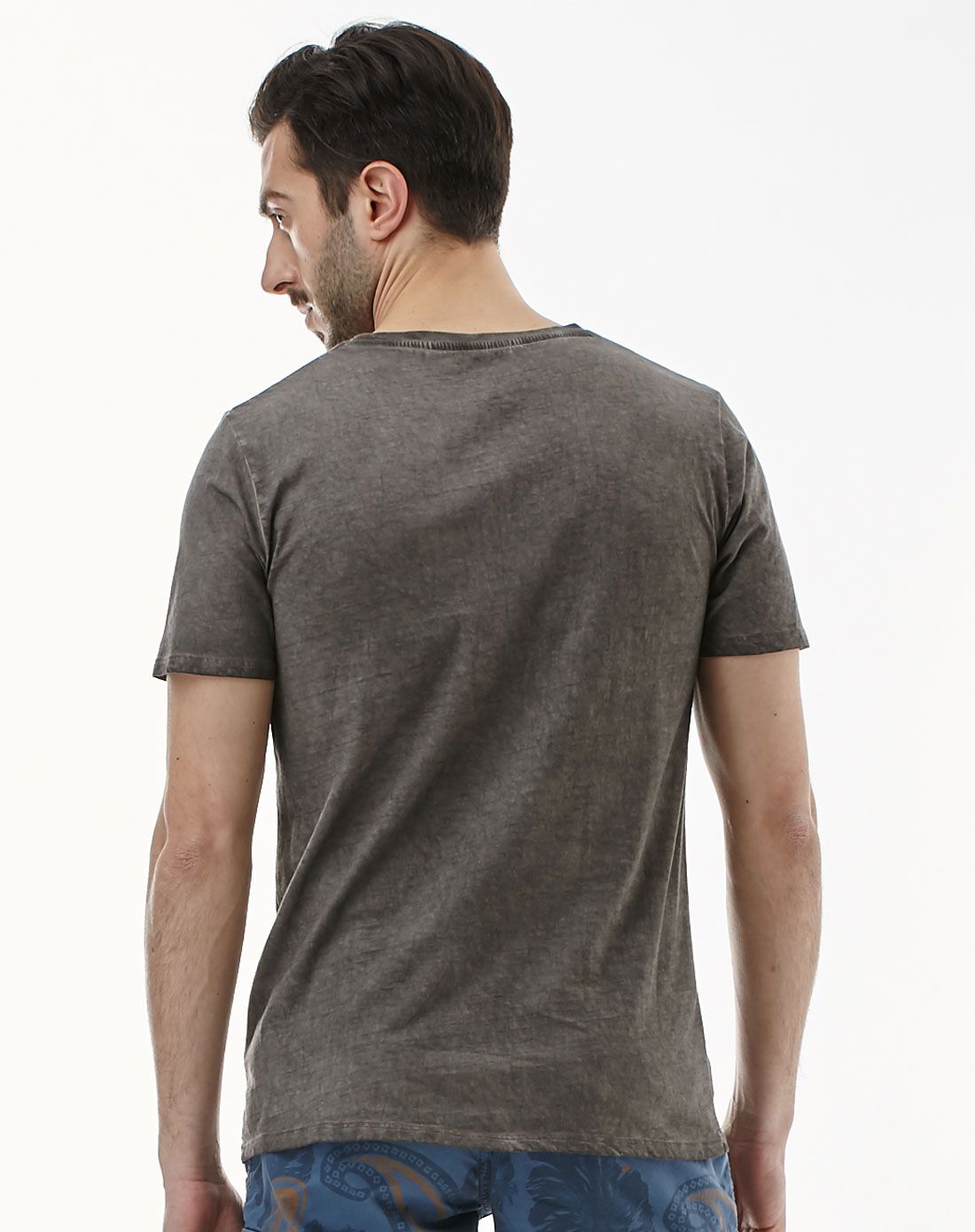 个性张扬印图灰棕色短袖t恤