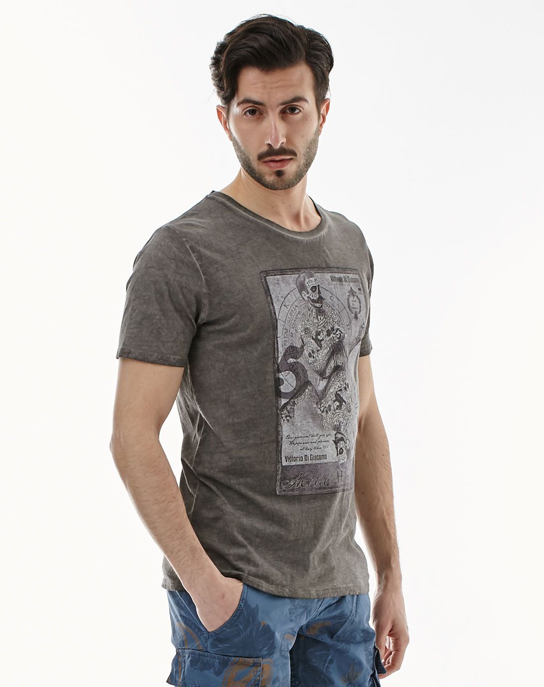 个性张扬印图灰棕色短袖t恤