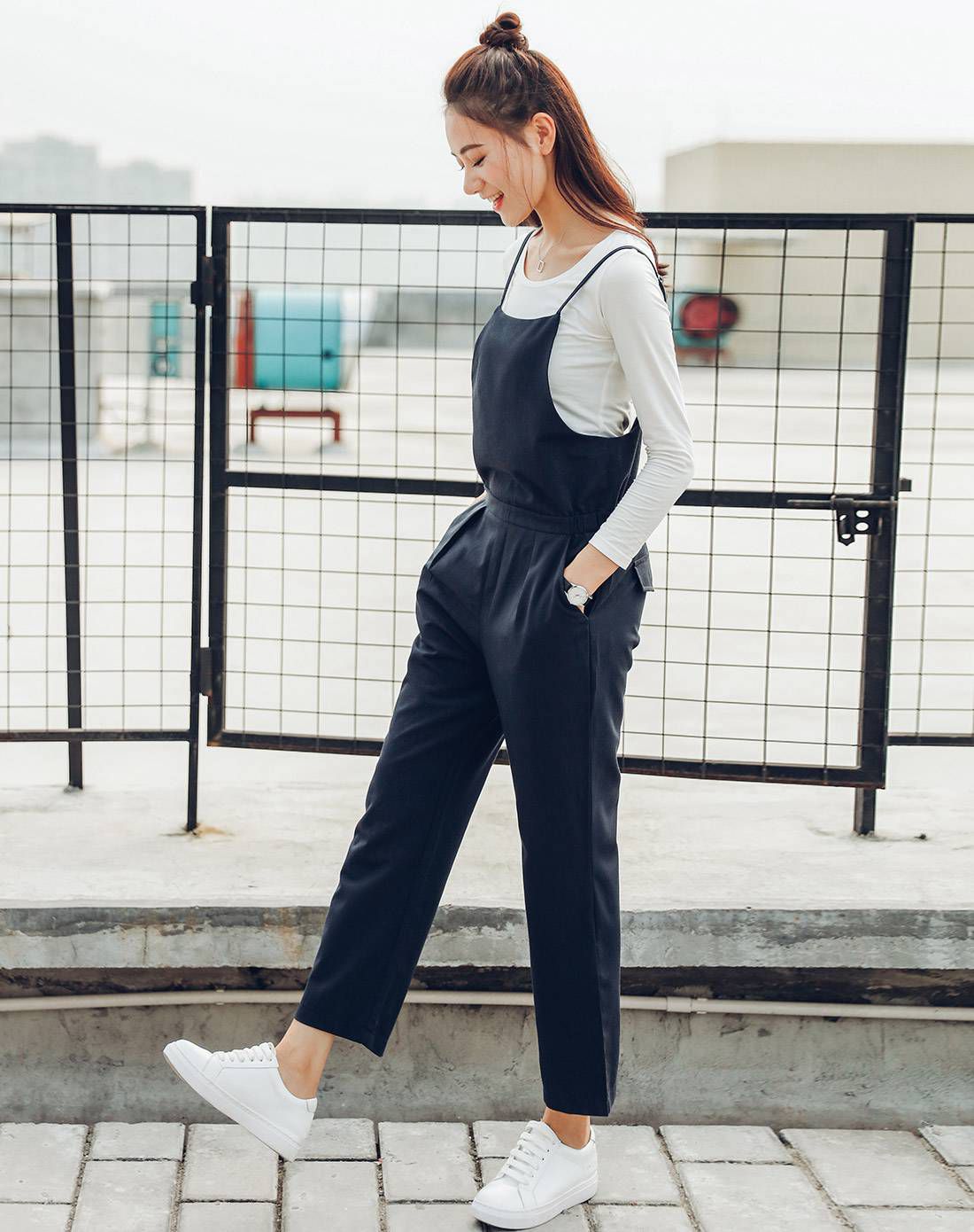 女款显瘦吊带连体裤