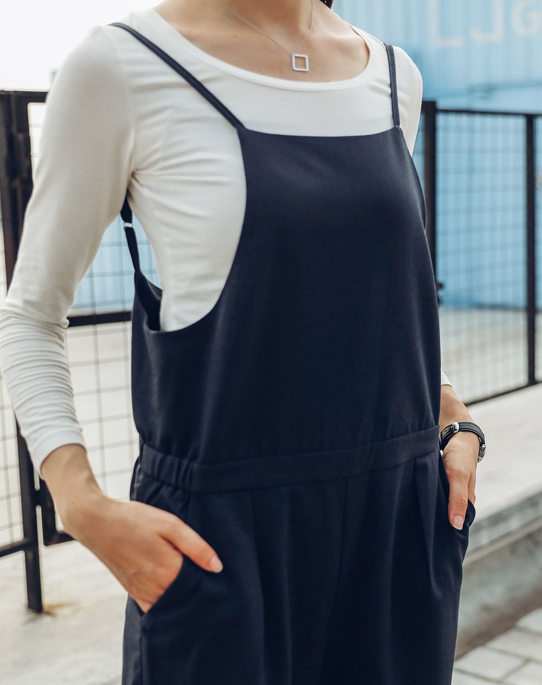 女款显瘦吊带连体裤