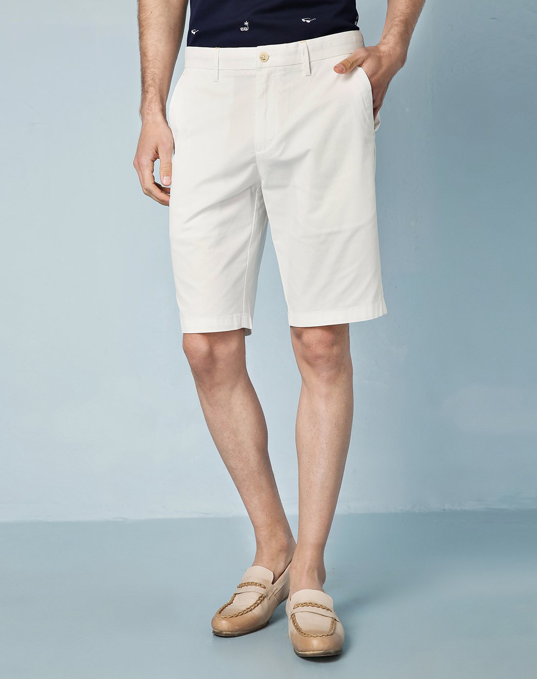 男款白色短裤