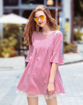 清仓设计师原创欧帅莉条子性感露肩喇叭袖a字连衣袖