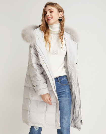 xg雪歌2019冬季新款气质毛领休闲连帽简约纯色女款羽绒服