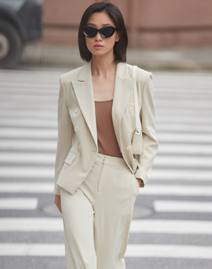 雅莹集团大雅家收腰垫肩职场女人味西装