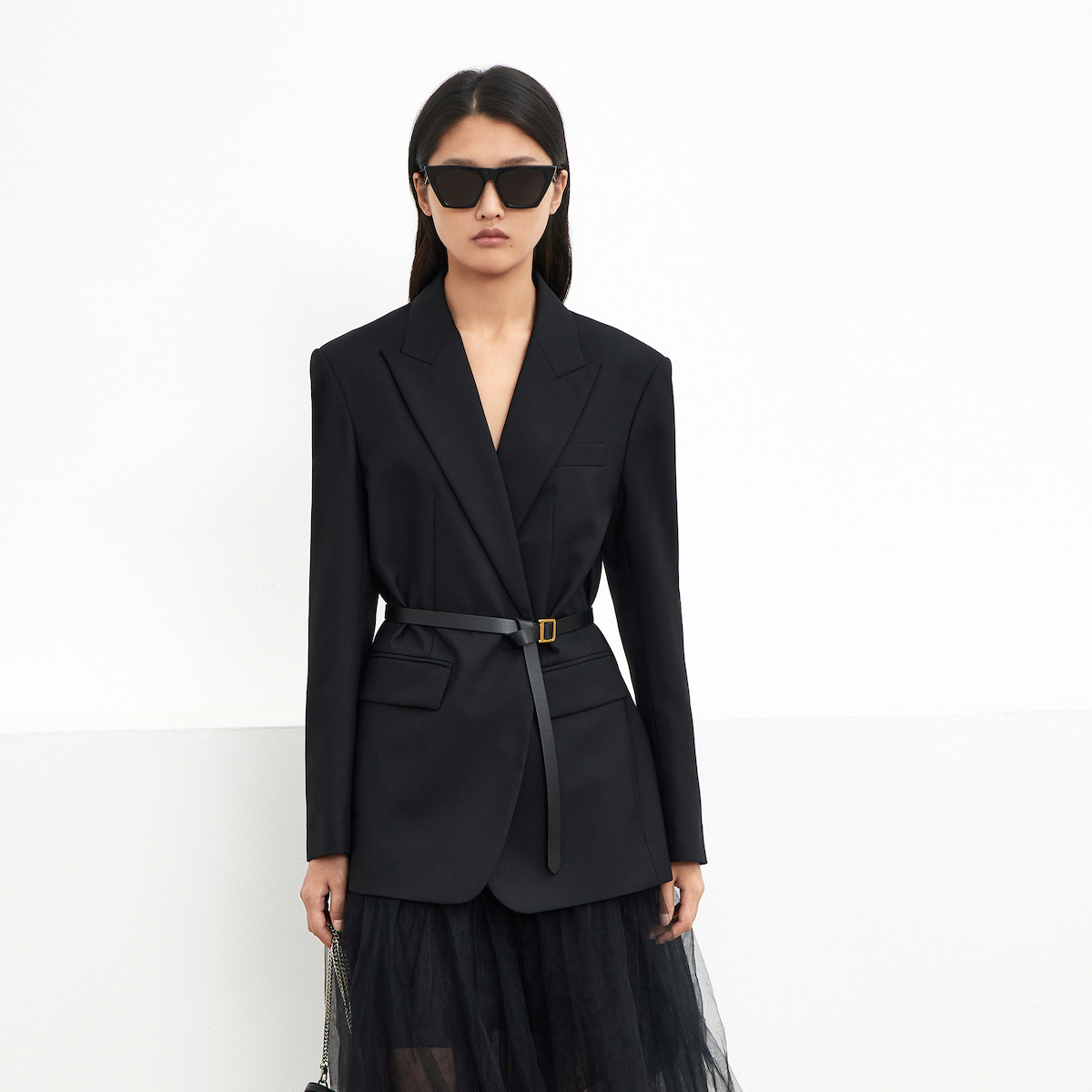 腰带收腰简约宽肩西装