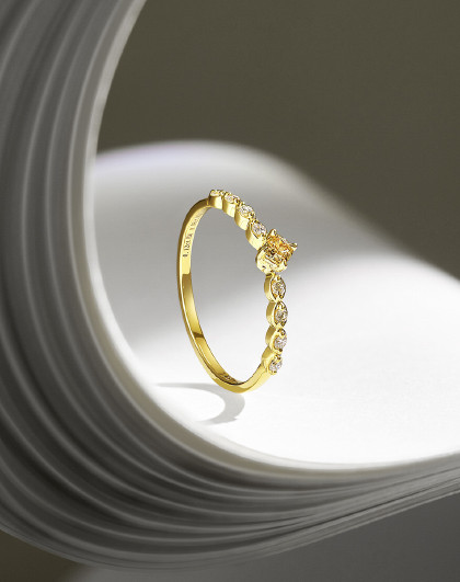 18k金戒指玫瑰金扭纹钻戒结婚情侣男定价