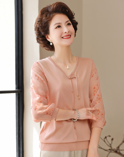 早春新品蕾丝镂空设计半开领针织开衫010gsh70-0900