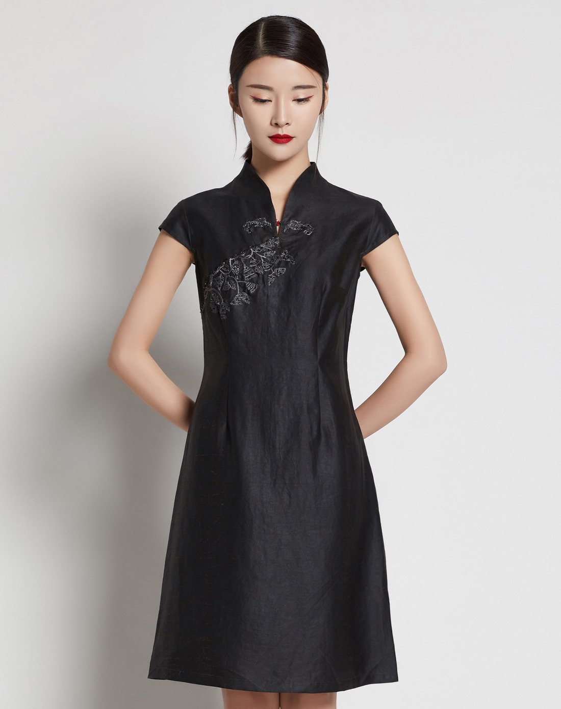 身材信息:162cm/52kg颜色:黑色尺码:l这个牌子的香云纱面料做得特别好