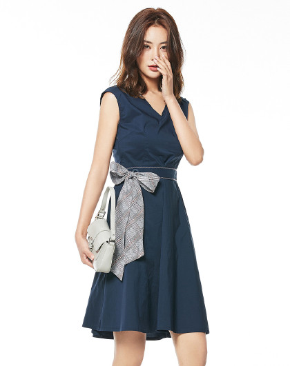 迪卡轩/dekashell2020年夏新款纯棉圆领无袖修身镂空a字版连衣裙