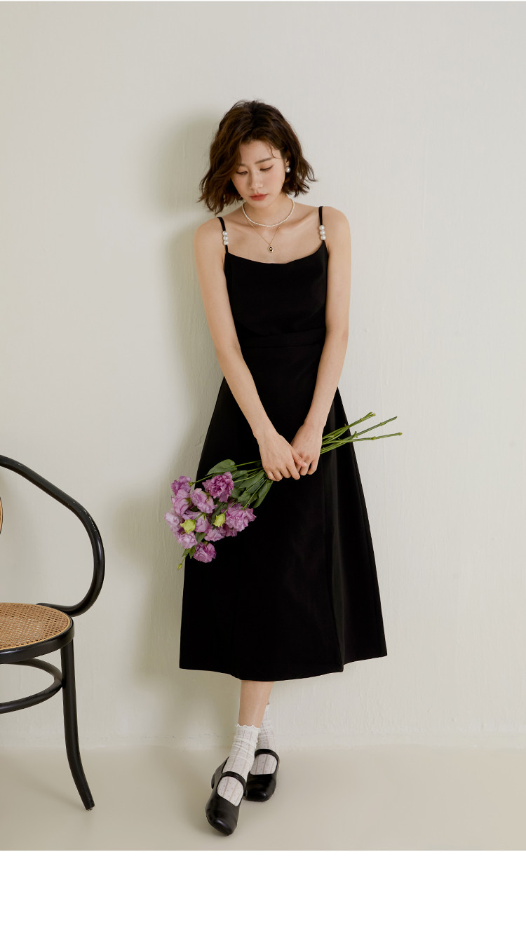 高级感修身复古吊带连衣裙赫本风小黑裙女夏季中长裙气质礼服裙子