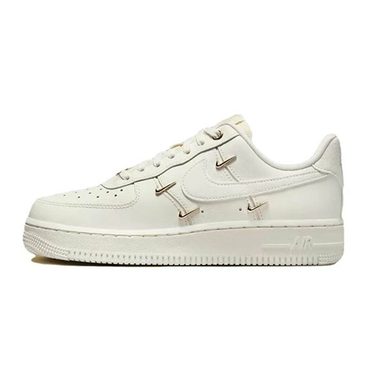 JORDAN کفش ورزشی و کژوال زنانه نایک Nike مدل کم‌ارتفاع بندی